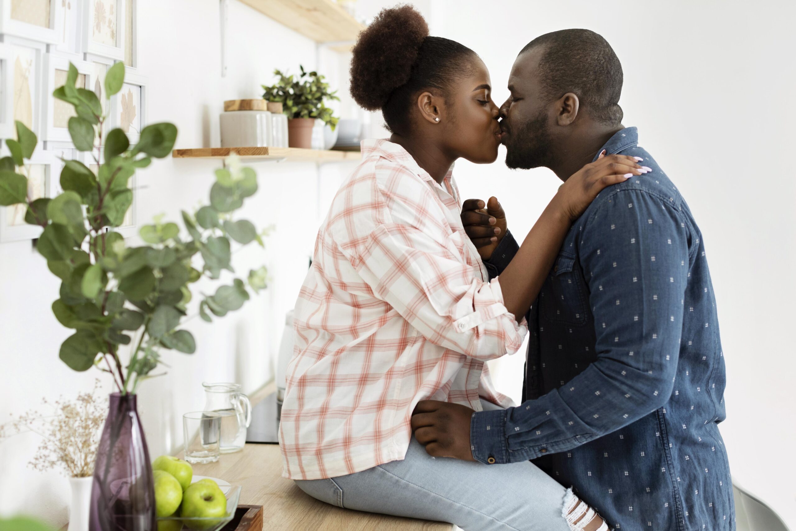 beautiful-couple-staying-together-kitchen